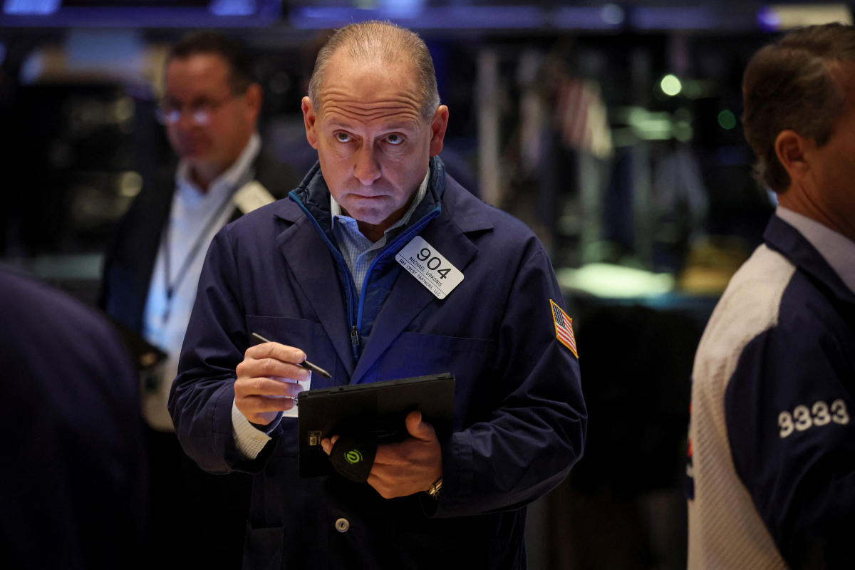 Stocks remain steady as focus remains on Fed rate cuts